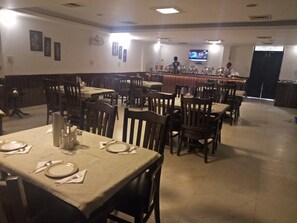 International cuisine - Hotel B&B INN (Noida)