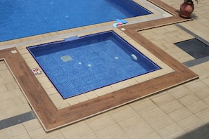 Outdoor pool - Ah Hotel and Conference (Accra)