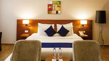 Escritorio, camas extra, wifi gratis y ropa de cama