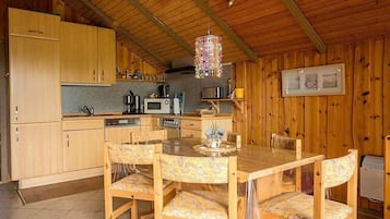 Apartamento, 3 quartos (incl. 65€ Cleaning Fee) | Opções para refeição no quarto