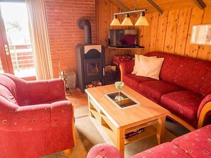 Apartamento, 3 habitaciones (incl. 65€ Cleaning Fee) | Sala de estar | Una televisión de pantalla plana, una chimenea