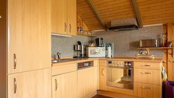 Apartment, 3 Bedrooms (incl. 65€ Cleaning Fee) | Private kitchen | Fridge, microwave, oven, stovetop