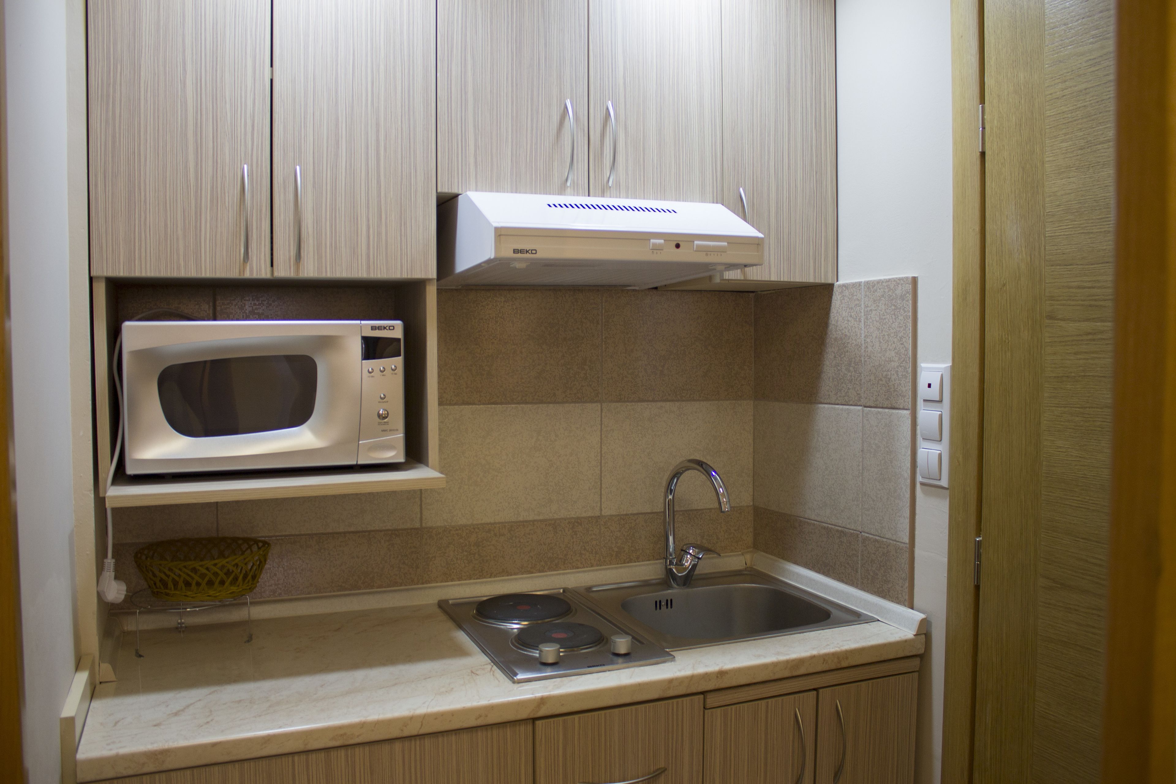 Refrigerador y tetera eléctrica 