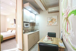 Deluxe Studio, 1 Queen Bed | Private kitchen | Fridge, electric kettle - Residence Prime Luxury (Sarajevo)