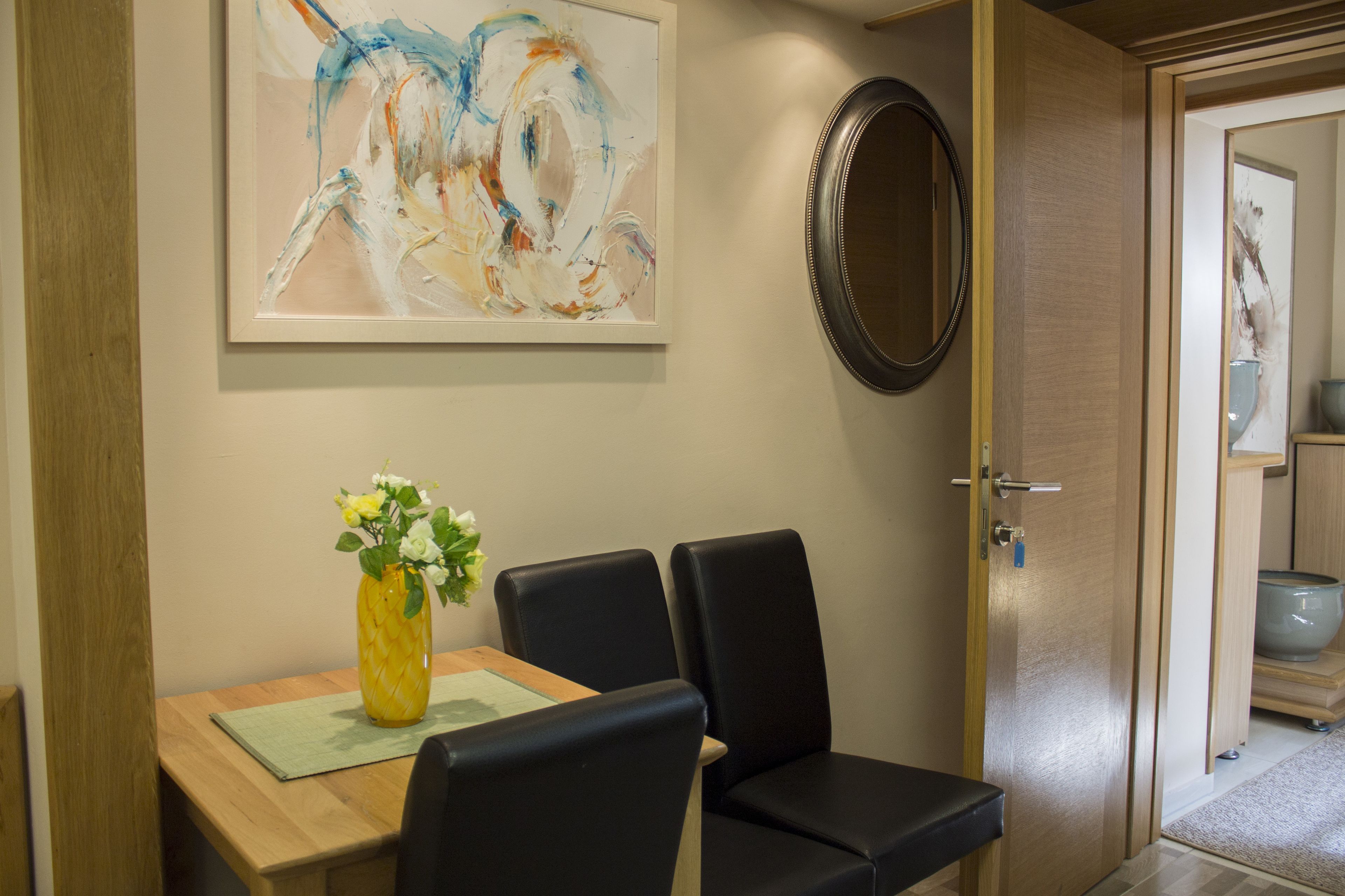 Sábanas de algodón egipcio, ropa de cama de alta calidad y minibar 