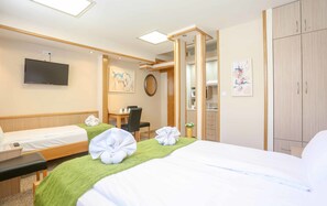 Studio Cao cấp, 1 phòng ngủ, quang cảnh thành phố | Bộ trải giường bằng vải cotton Ai Cập, bộ đồ giường cao cấp, minibar