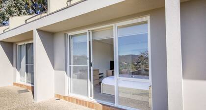 Cascades 3 Well Appointed and Central location