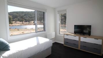 Chalet, 2 Bedrooms | 2 bedrooms, soundproofing, iron/ironing board, bed sheets