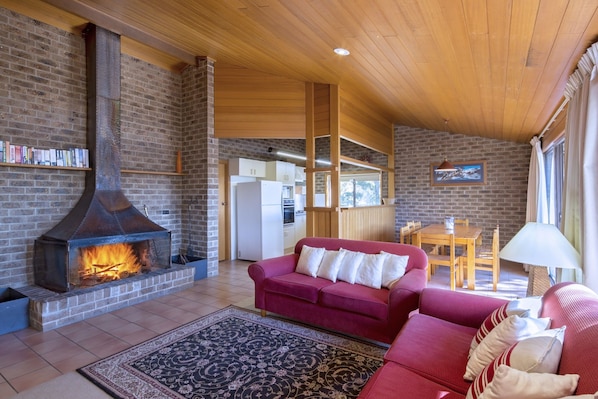 Townhome, 3 Bedrooms, Lake View | Living area