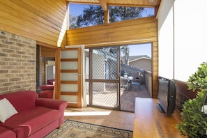 Townhome, 3 Bedrooms, Lake View | Living room