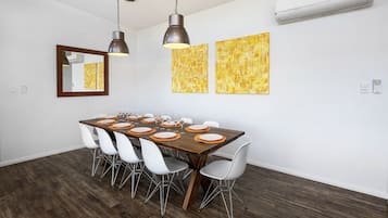 Townhome, 4 Bedrooms | In-room dining