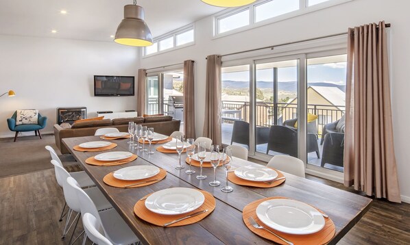 Maison mitoyenne, 4 chambres | Restauration dans la chambre