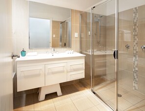 Townhome, 4 Bedrooms | Bathroom | Separate bathtub and shower, free toiletries, hair dryer, towels - The Elements East - Jindabyne (Jindabyne)
