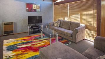 Apartment, 3 Bedrooms | Living room | Flat-screen TV, DVD player