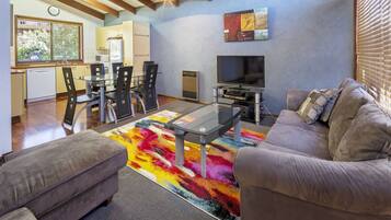 Apartment, 3 Bedrooms | Interior detail