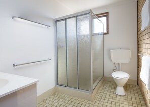 Apartment, 3 Bedrooms | Bathroom