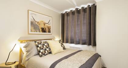Avalanche 6 - Sophisticated style & modern comfort with a central location