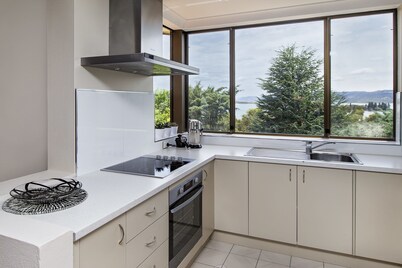 Avalanche 6 - Sophisticated style & modern comfort with a central location