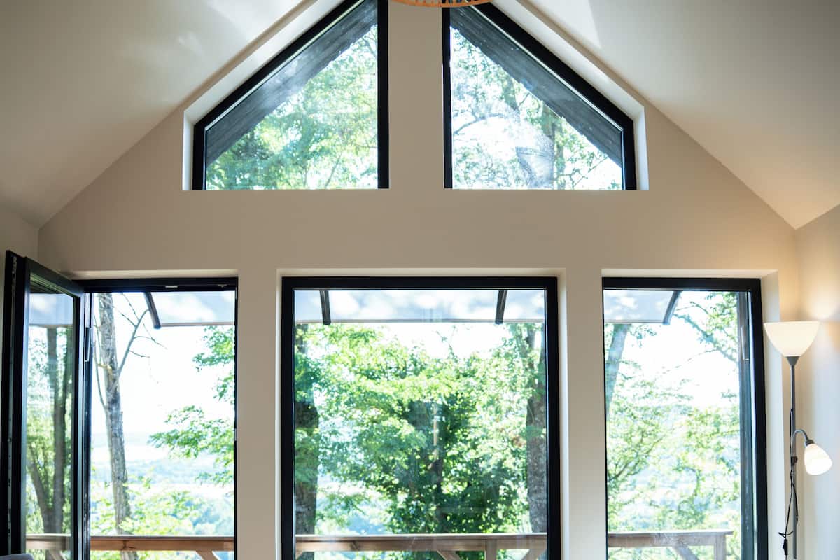 Elite Cottage, 1 Queen Bed, River View | Living area | Flat-screen TV