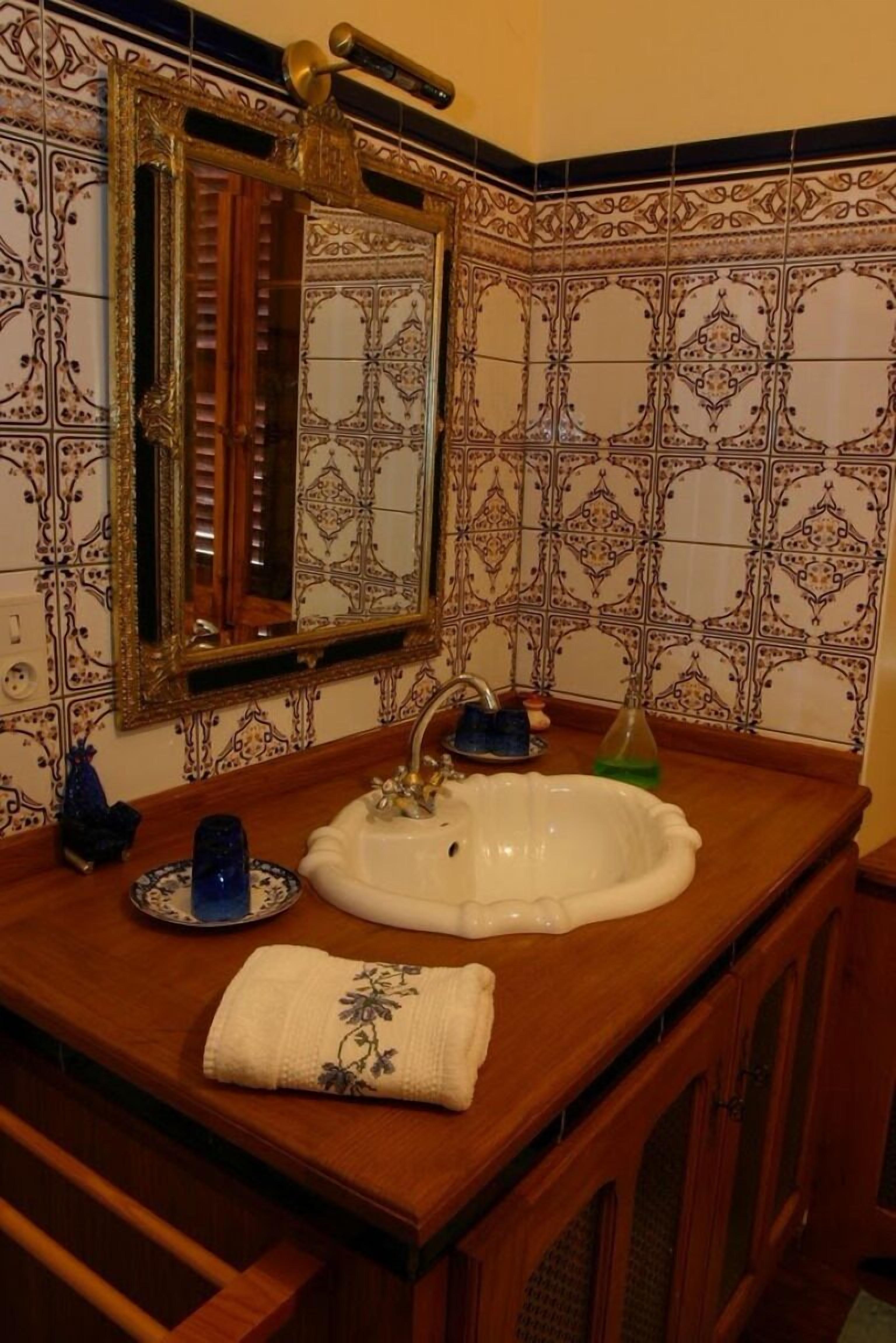 family room | bathroom sink