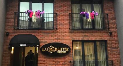 Luxx Suite
