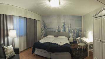 Escritorio, wifi gratis y ropa de cama