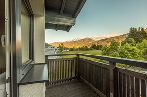 Superior Apartment, 2 Bedrooms, Mountainside (Glocknerblick) | Balcony view