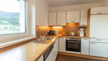 Premium-Apartment, 1 Schlafzimmer, Bergblick, Hanglage | Eigene Küche | Kühlschrank, Mikrowelle, Ofen, Herdplatte
