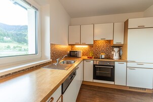 Premium Apartment, 1 Bedroom, Mountain View, Slope side | Private kitchen | Fridge, microwave, oven, stovetop