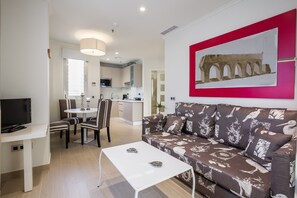 Loftsleilighet, 1 soverom (1 Bathroom - AT) | Sengetøy av topp kvalitet, dundyner, safe på rommet og lydisolert