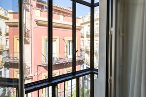 Studio (1 Bathroom - 2C) | Pemandangan dari kamar