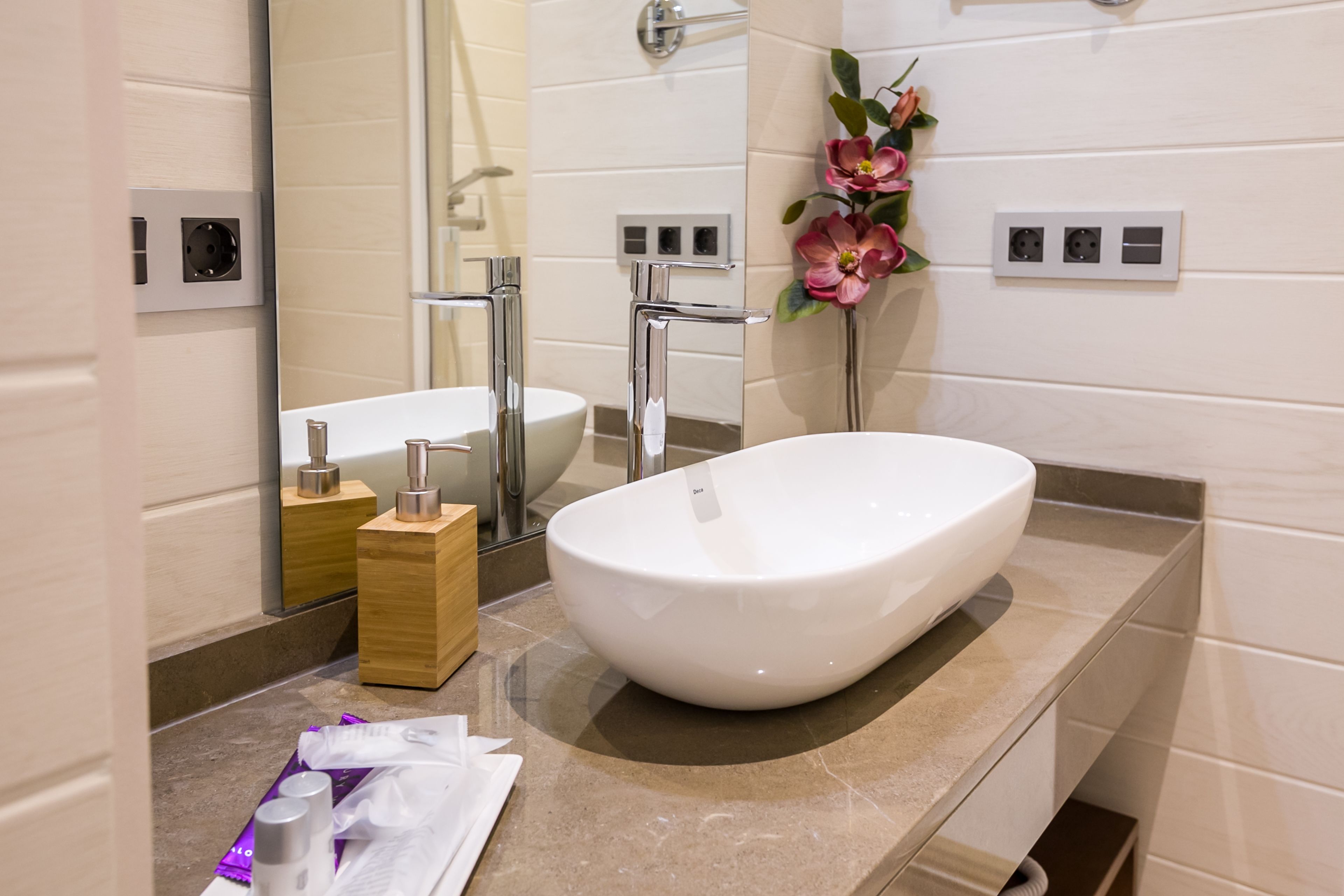 premium apartment, 2 bedrooms, 2 bathrooms (1b) | bathroom sink