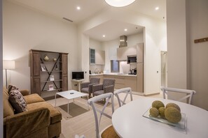 Apartemen Deluks, 2 kamar tidur, 2 kamar mandi (1A) | Seprai premium, selimut bulu angsa, brankas, dan kedap suara