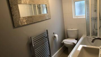 Apartment, Private Bathroom (2 Bedrooms) | Bathroom