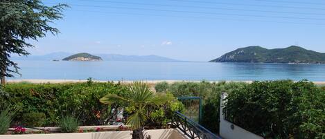 Deluxe Villa, 5 Bedrooms, Beachfront | Terrace/patio