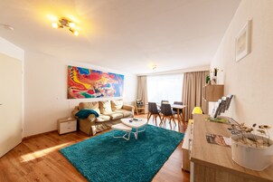 Condo conforto, 1 cama King (5) | Área de estar | TV de tela plana