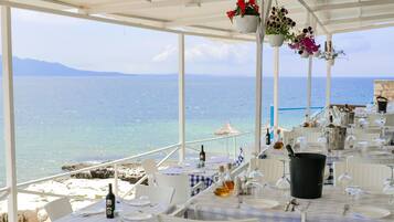 Frokost, lunsj og middag serveres