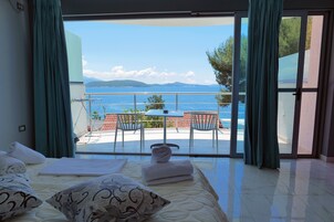 Camera Deluxe, vista mare | Minibar, Wi-Fi gratuito, lenzuola