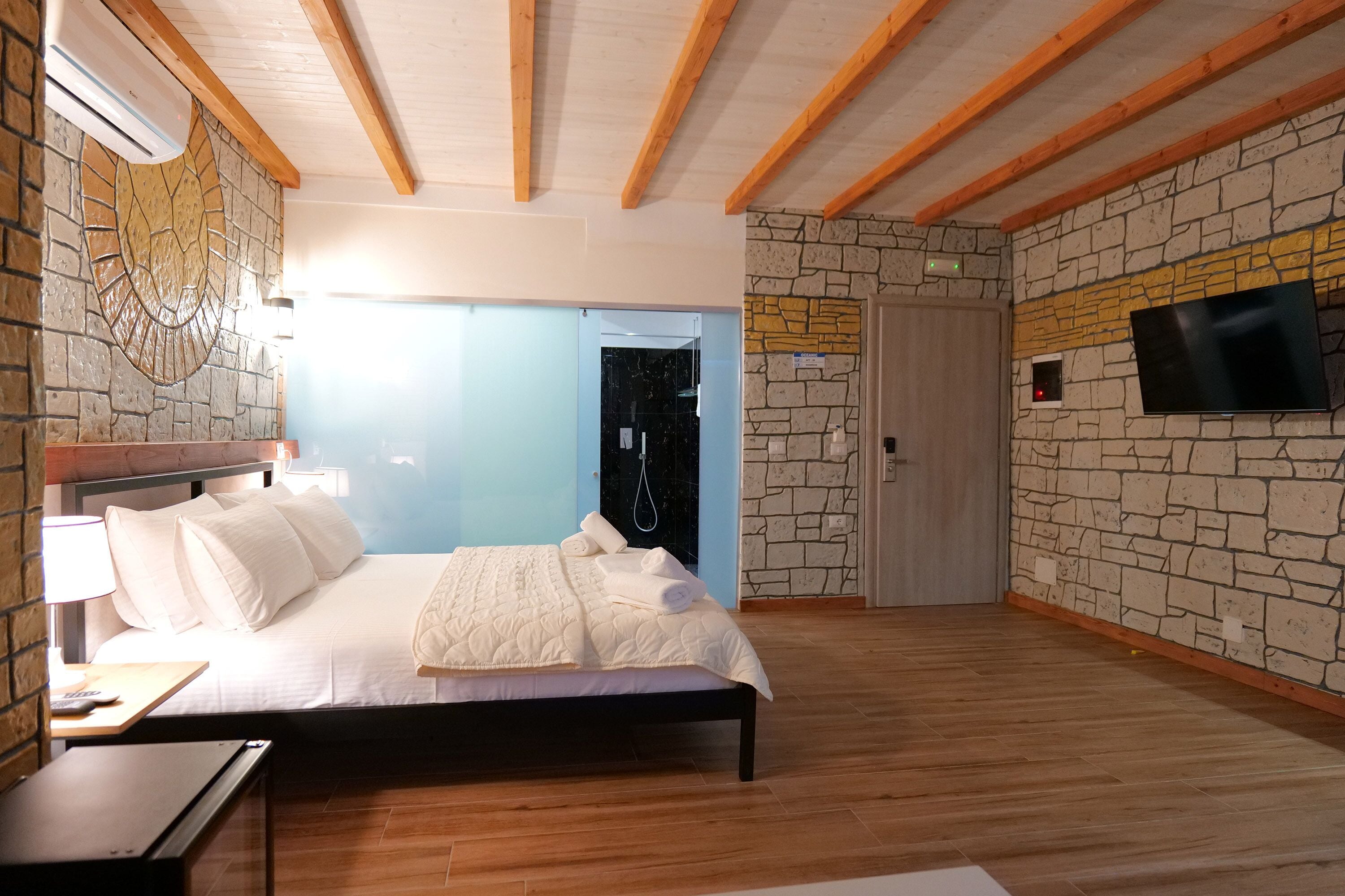 deluxe double room, balcony | 1 bedroom, minibar, free wifi, bed sheets