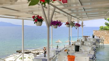 Café da manhã, almoço e jantar