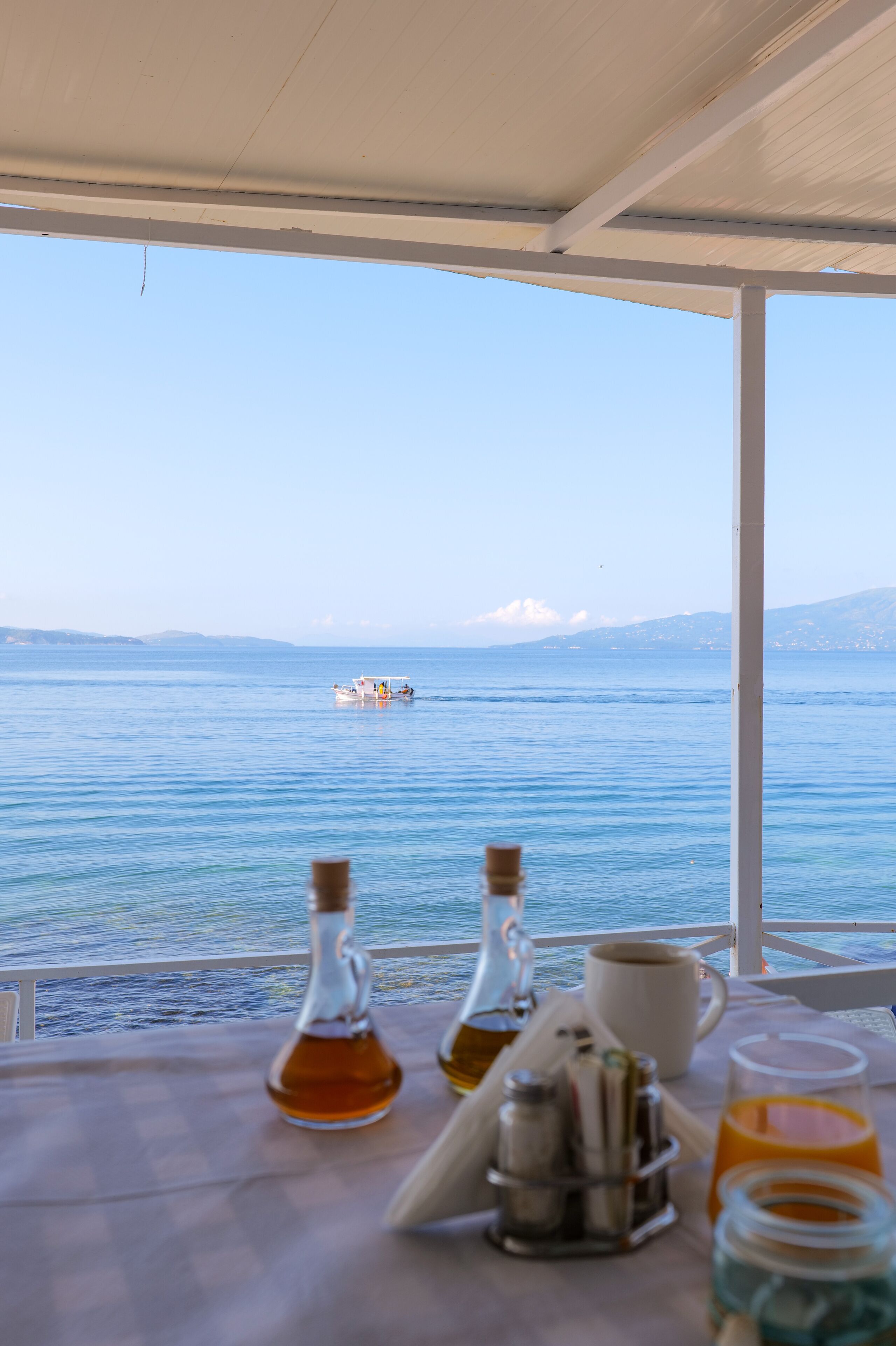 breakfast, lunch and dinner served