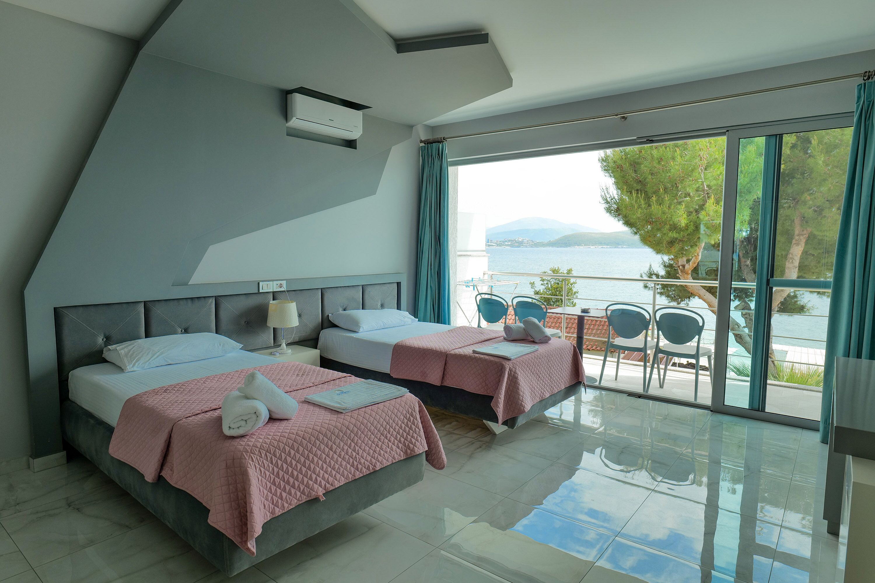 Photo - Oceanic Overview Suites
