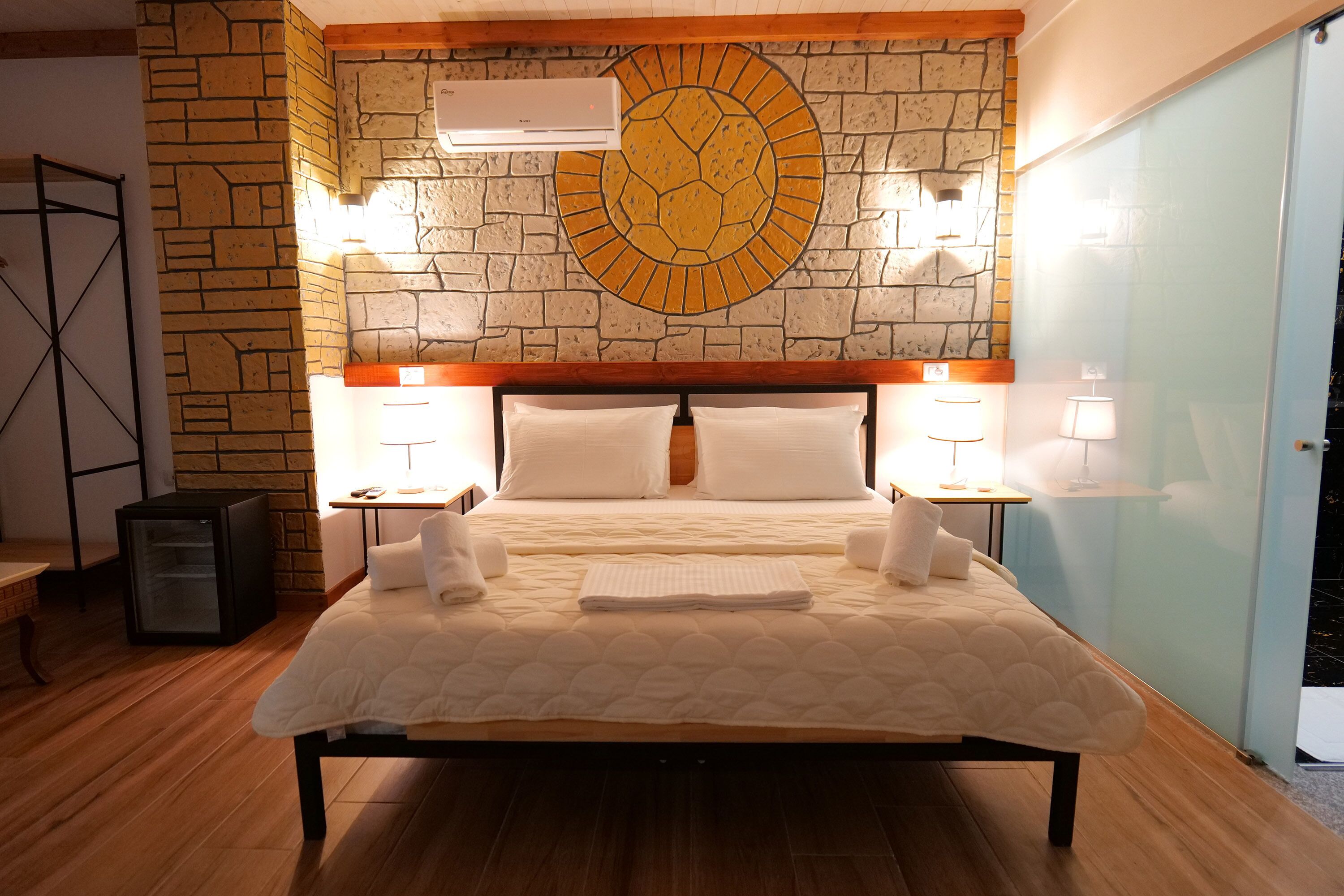 deluxe double room, balcony | 1 bedroom, minibar, free wifi, bed sheets