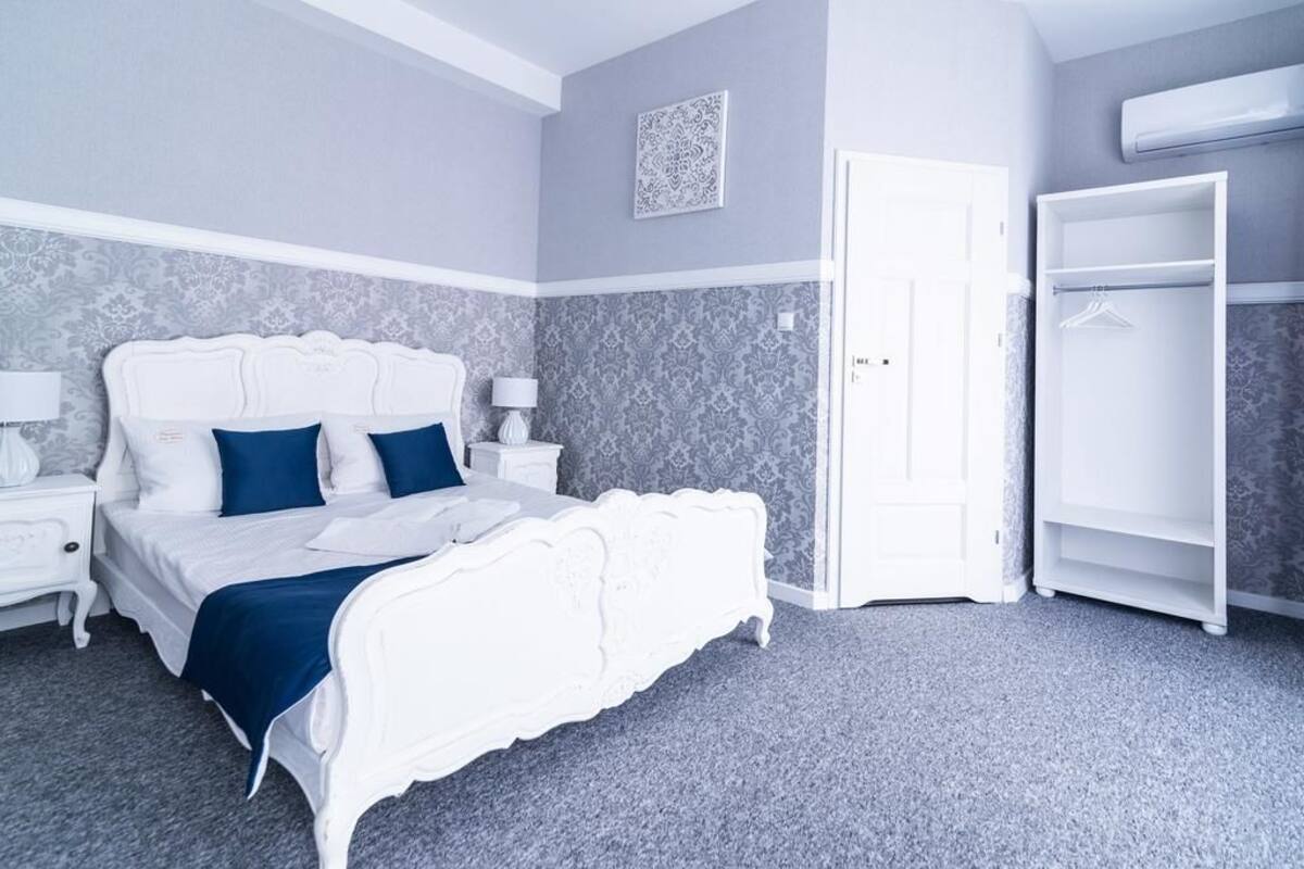 Pokoj dwuosobowy (3) | Blackout drapes, iron/ironing board (on request), WiFi (free)