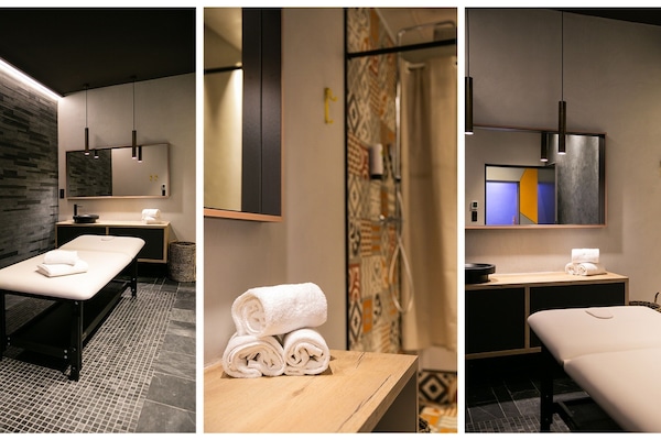 Sauna, steam room, deep-tissue massages, massages