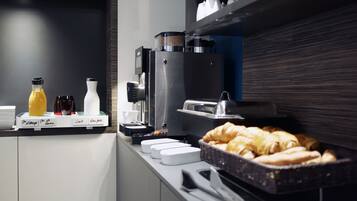 Daily continental breakfast (EUR 15 per person)
