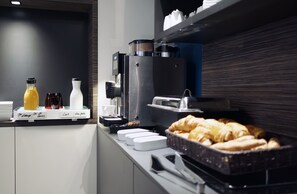 Daily continental breakfast (EUR 15 per person)