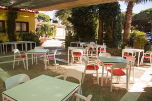 Breakfast, lunch and dinner served - Kampaoh Tarifa (Tarifa)