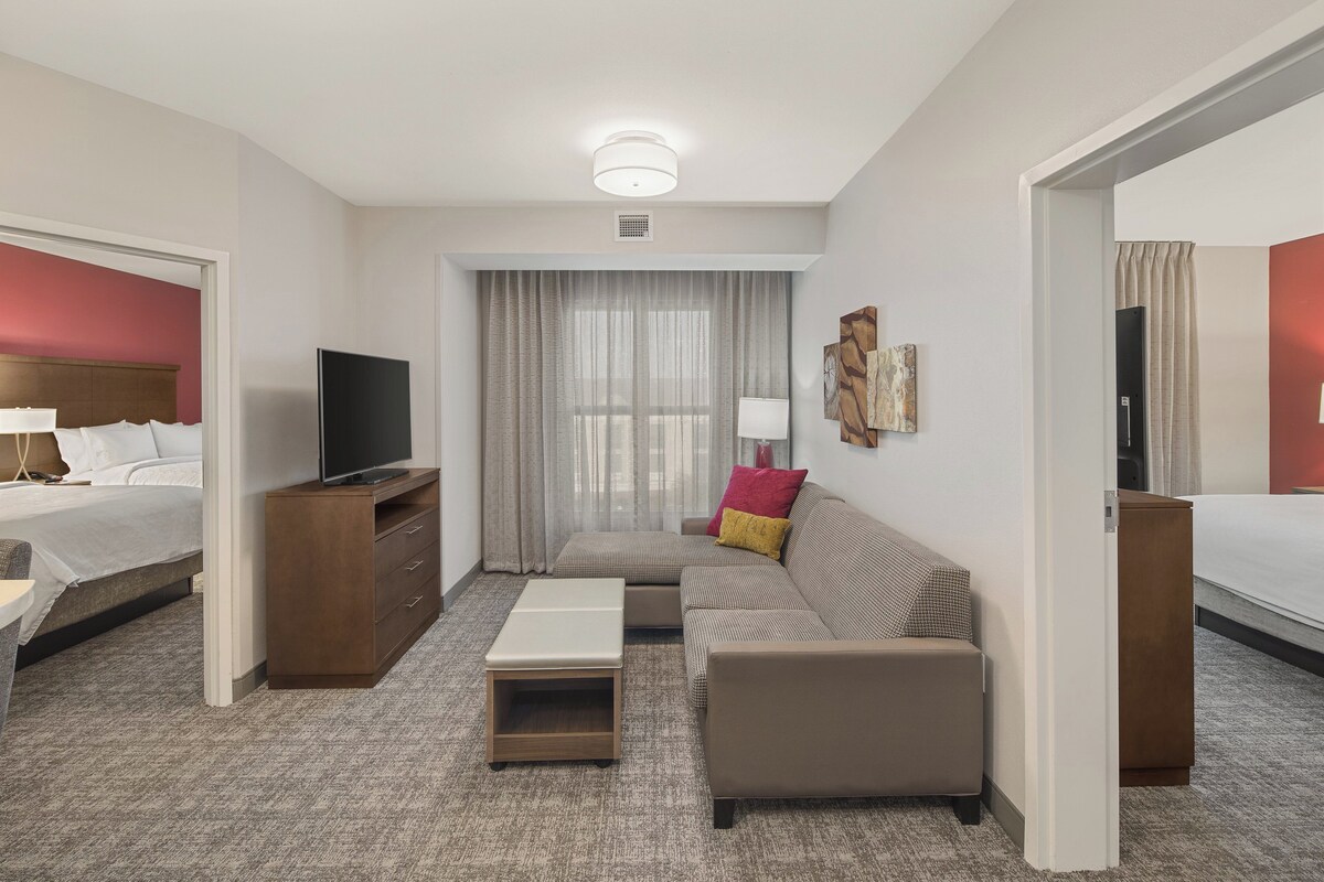 ห้องสวีท, 2 ห้องนอน, ห้องครัว | เครื่องนอนระดับพรีเมียม, เตียง Tempur-Pedic, ตู้นิรภัยในห้องพัก