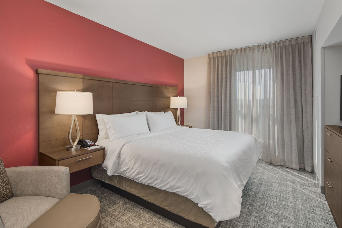 1 bedroom, premium bedding, Tempur-Pedic beds, in-room safe